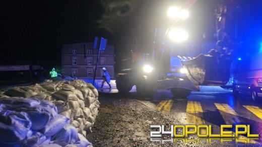 Cały dzień trwają działania ratownicze i zabezpieczające. Fotorelacja 