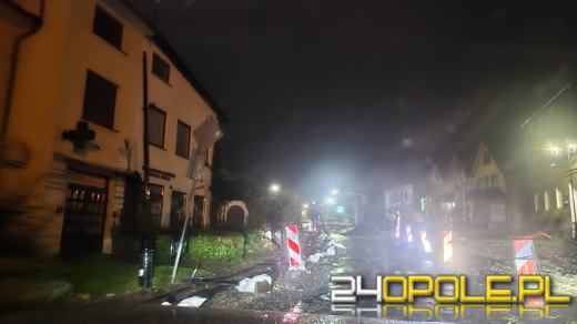 Cały dzień trwają działania ratownicze i zabezpieczające. Fotorelacja 