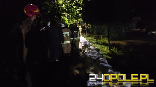 Cały dzień trwają działania ratownicze i zabezpieczające. Fotorelacja 