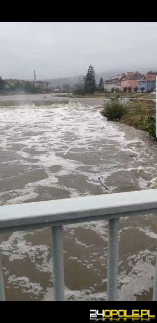 Cały dzień trwają działania ratownicze i zabezpieczające. Fotorelacja 