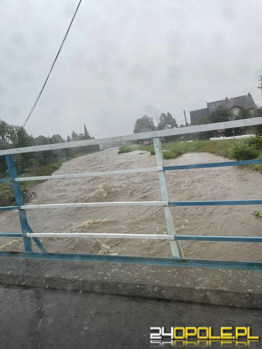 Cały dzień trwają działania ratownicze i zabezpieczające. Fotorelacja 