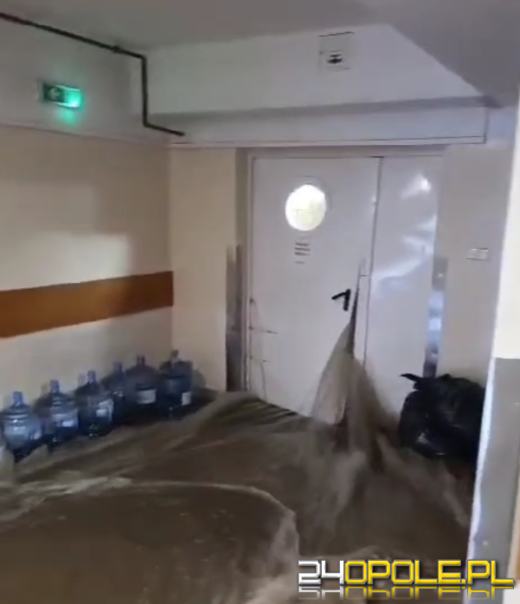 Nysa: ewakuacja szpitala po zalaniu. Brak jest prądu 