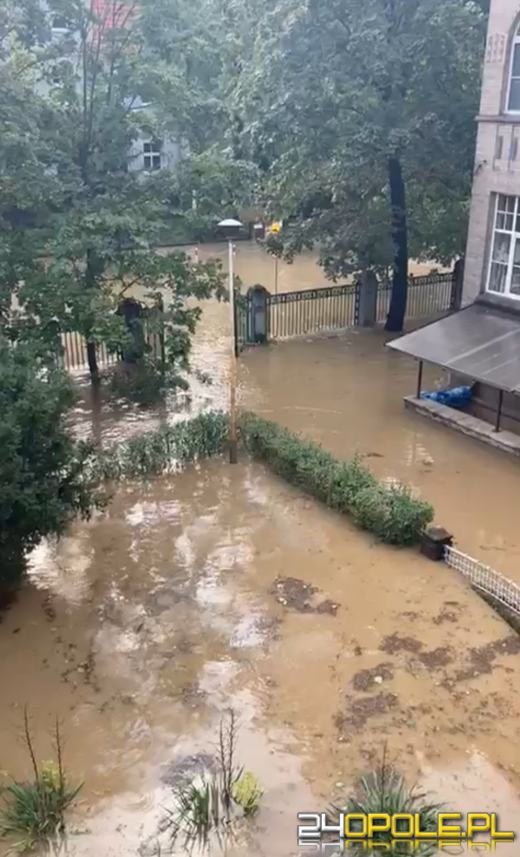 Nysa: ewakuacja szpitala po zalaniu. Brak jest prądu 