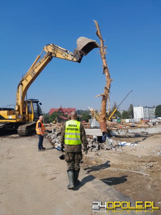 Trwa budowa mostu tymczasowego w Głuchołazach