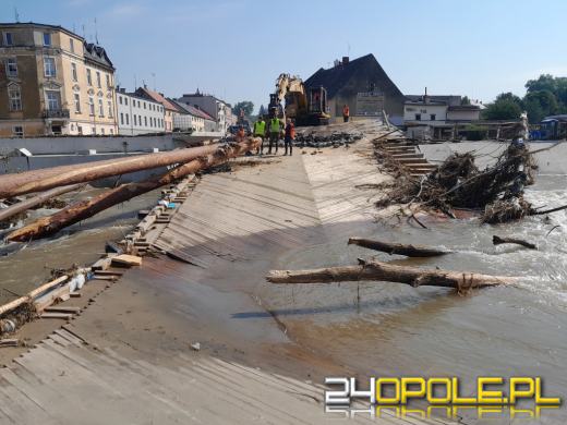 Trwa budowa mostu tymczasowego w Głuchołazach