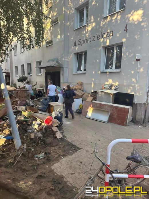 Trwają intensywne działania ratownicze. Dwie wyrwy w Ptakowicach