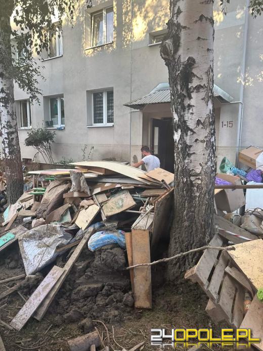 Trwają intensywne działania ratownicze. Dwie wyrwy w Ptakowicach