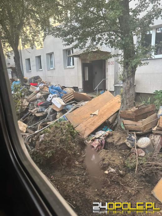 Trwają intensywne działania ratownicze. Dwie wyrwy w Ptakowicach