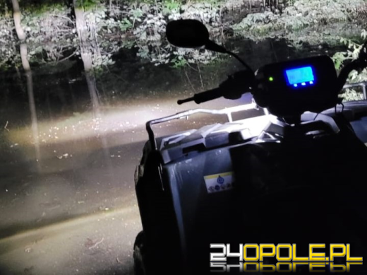 Policja z Żandarmerią Wojskową pod osłoną nocy patroluje tereny powodziowe