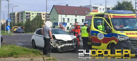 Zderzenie tira z osobówką na skrzyżowaniu Ozimskiej i Tysiąclecia