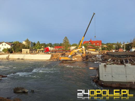 Trwa intensywna praca nad mostem tymczasowym w Głuchołazach
