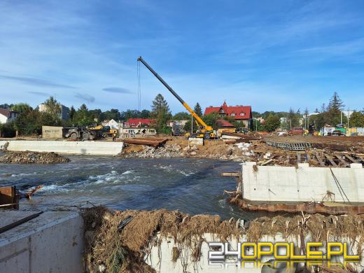 Trwa intensywna praca nad mostem tymczasowym w Głuchołazach