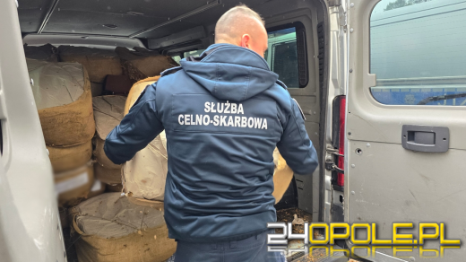 Policja z Lewina Brzeskiego z KAS zarekwirowali 2 tony tytoniu