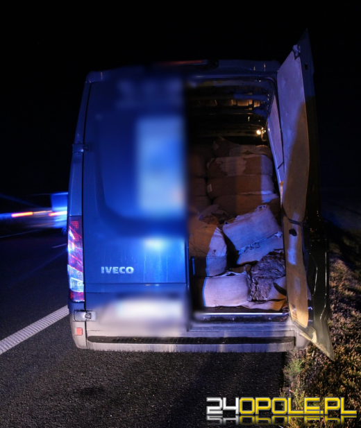 Policja z Lewina Brzeskiego z KAS zarekwirowali 2 tony tytoniu