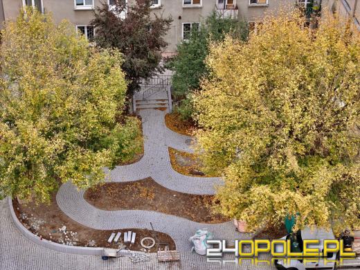 Rewitalizacja podwórka na ulicy Szpitalnej na ostatniej prostej