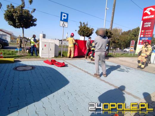 Kierowca skutera wjechał w busa. Jedna osoba w szpitalu