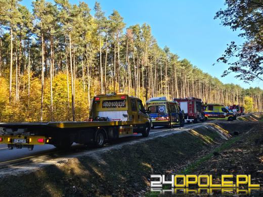 Zderzenie trzech samochodów osobowych na DK45 w Jelowej 