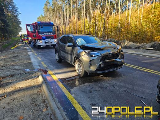 Zderzenie trzech samochodów osobowych na DK45 w Jelowej 