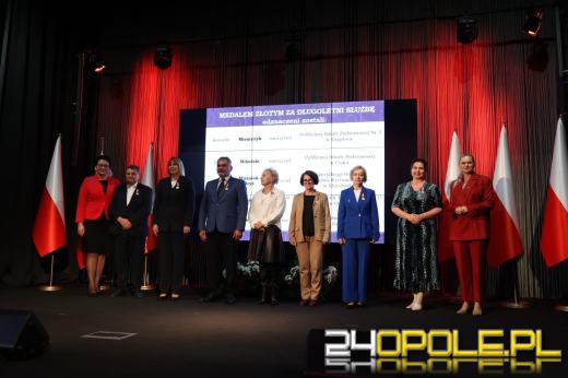 Medale i odznaczenia dla nauczycieli z województwa opolskiego