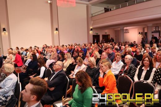 Medale i odznaczenia dla nauczycieli z województwa opolskiego