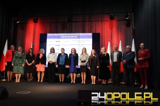 Medale i odznaczenia dla nauczycieli z województwa opolskiego