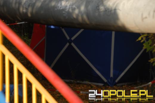 Ciało martwej osoby znalezione na ulicy Hallera w Opolu