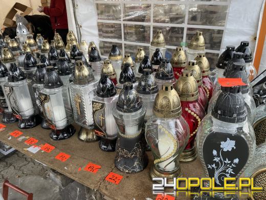 Chryzantemy bezapelacyjnym liderem na targach przy cmentarzach