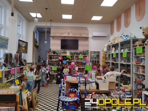 Ponad 28 ton przedmiotów i 14,9 ton książek uzyskało drugie życie