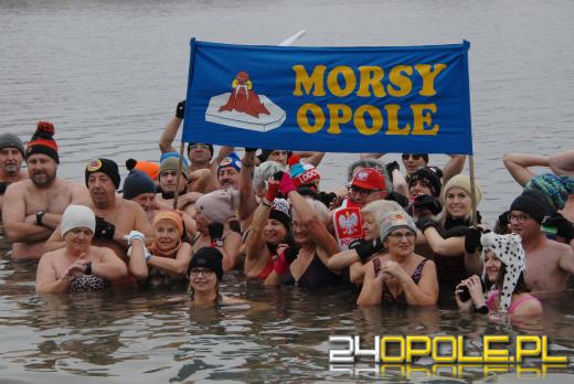 Opolskie morsy zainaugurowały sezon i uczciły 11 listopada