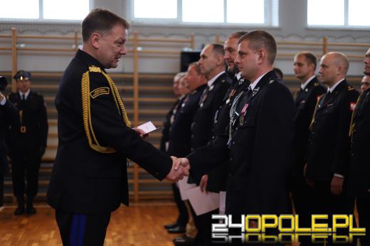 Strażacy Opolszczyzny odznaczeni za służbę podczas powodzi i zaangażowanie w akcje ratunkowe