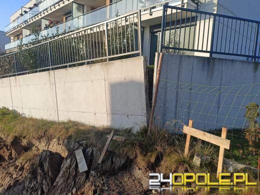 Ewakuacja na ulicy Źródlanej w Opolu po osunięciu muru oporowego