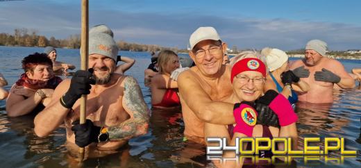 Słońce i zimna woda, to coś, co opolskie morsy lubią najbardziej