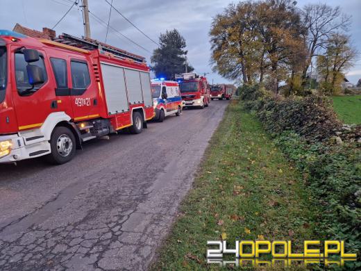 Kalinowice: Pożar budynku mieszkalnego. Jeden z policjantów ucierpiał podczas ewakuacji lokatora