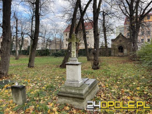 Cmentarz przy ul. Wrocławskiej będzie ocalony od zapomnienia (GALERIA)