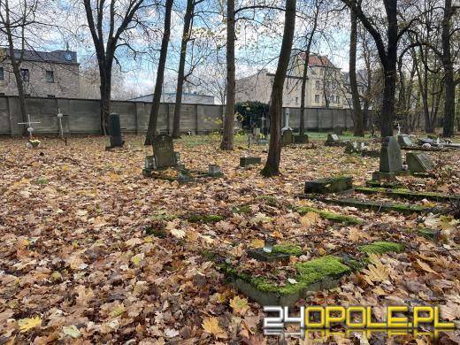 Cmentarz przy ul. Wrocławskiej będzie ocalony od zapomnienia (GALERIA)