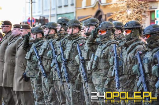 Uroczysta przysięga żołnierzy WOT na prudnickim rynku