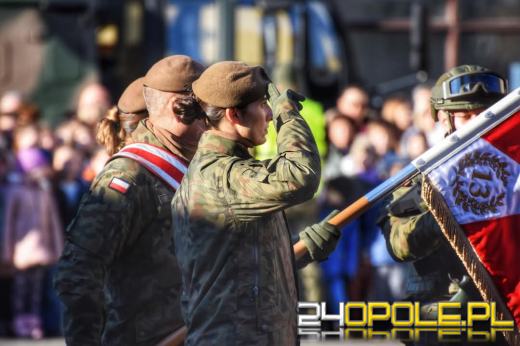 Uroczysta przysięga żołnierzy WOT na prudnickim rynku