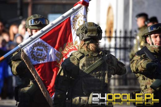 Uroczysta przysięga żołnierzy WOT na prudnickim rynku