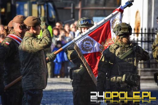 Uroczysta przysięga żołnierzy WOT na prudnickim rynku