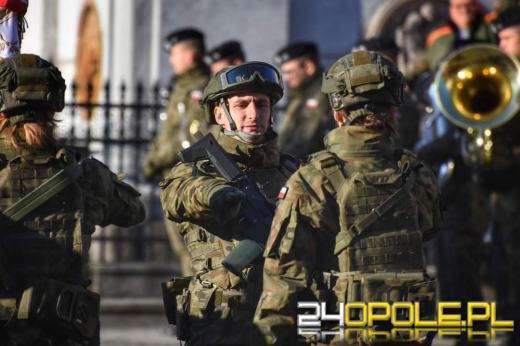 Uroczysta przysięga żołnierzy WOT na prudnickim rynku