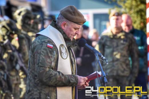 Uroczysta przysięga żołnierzy WOT na prudnickim rynku