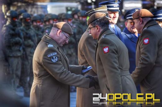 Uroczysta przysięga żołnierzy WOT na prudnickim rynku