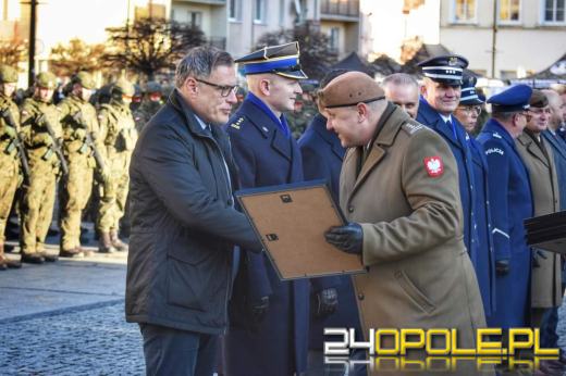 Uroczysta przysięga żołnierzy WOT na prudnickim rynku