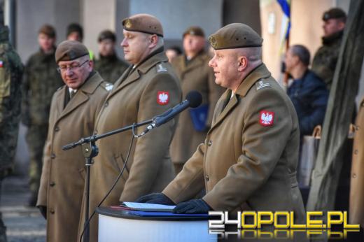 Uroczysta przysięga żołnierzy WOT na prudnickim rynku