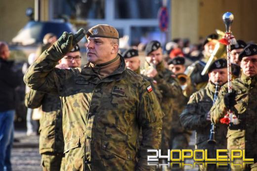 Uroczysta przysięga żołnierzy WOT na prudnickim rynku