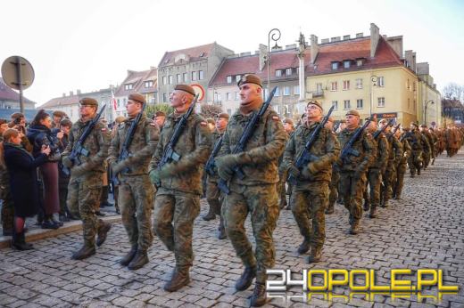 Uroczysta przysięga żołnierzy WOT na prudnickim rynku