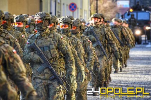 Uroczysta przysięga żołnierzy WOT na prudnickim rynku