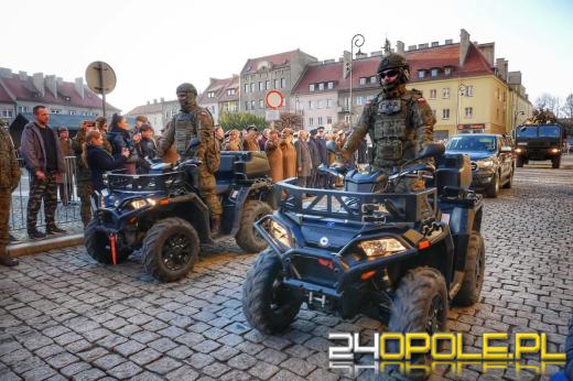 Uroczysta przysięga żołnierzy WOT na prudnickim rynku