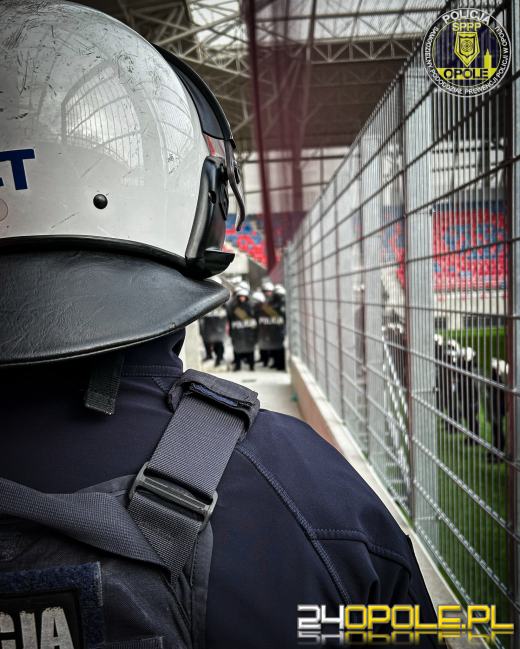 Ćwiczenia policjantów na nowym stadionie w Opolu. Obiekt gotowy do użytku