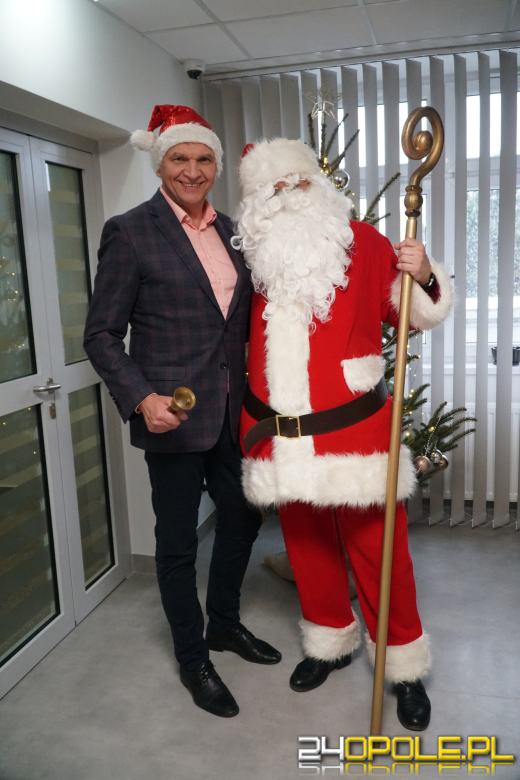 Święty Mikołaj odwiedził małych pacjentów Uniwersyteckiego Szpitala Klinicznego w Opolu